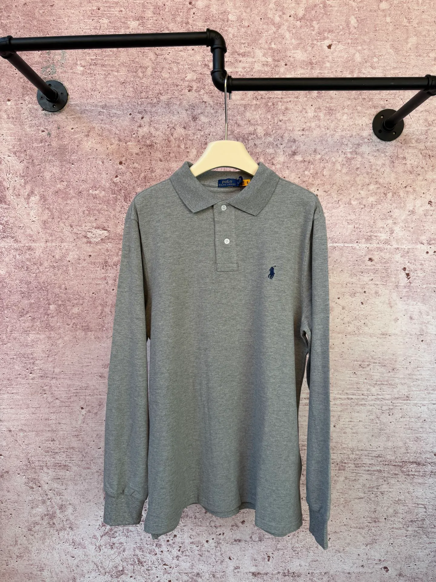 P200 Ralph Lauren classic unisex pony logo pique polo long sleeves, the original version is the same 250g pure cotton pique fabric, there is no difference in the overall style and craftsmanship, it is simple and lazy to wear alone, and the old money style polo collar is the first choice for autumn.